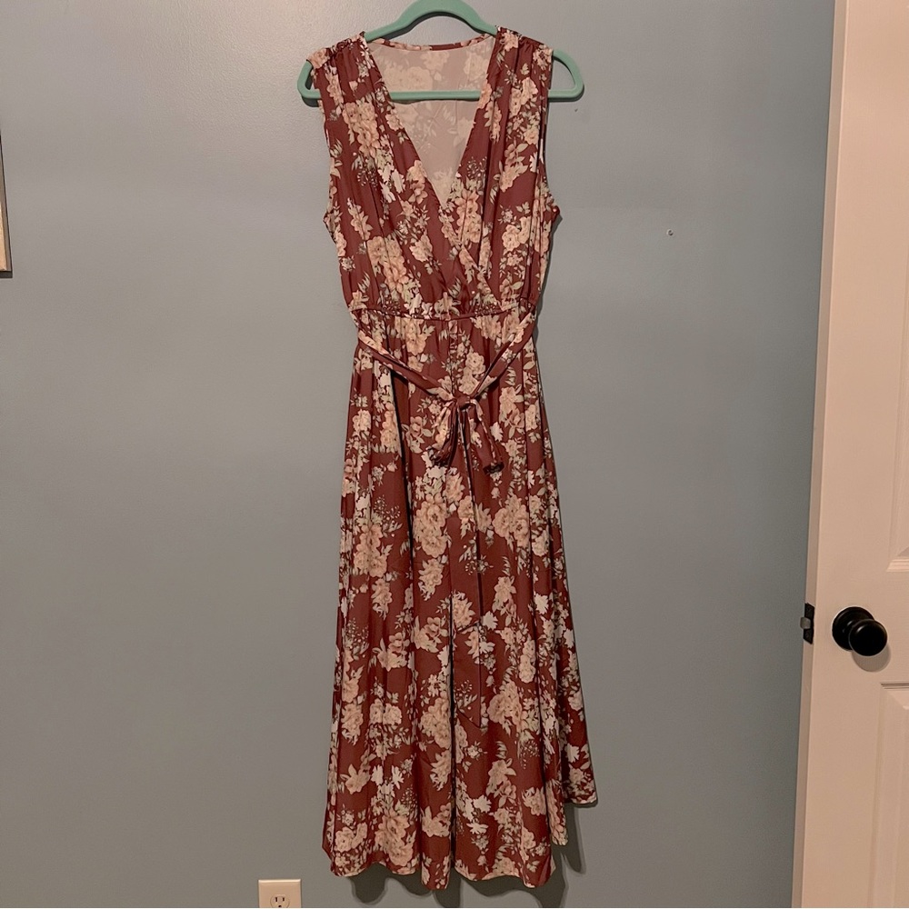 NWT BloomChic floral maxi dress